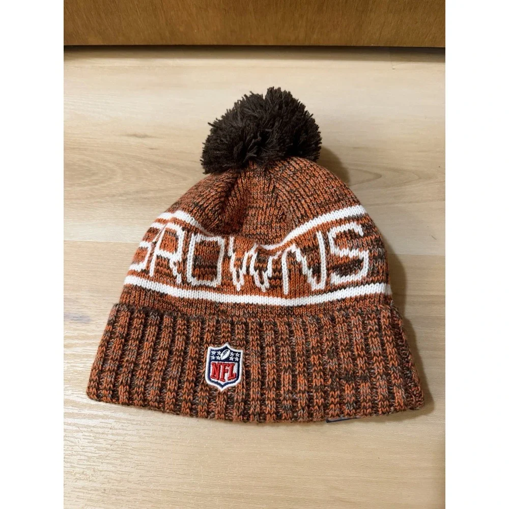 New Era Cleveland Browns 2025 NFL Sideline Collection Knit Beanie Hat NWT Pom